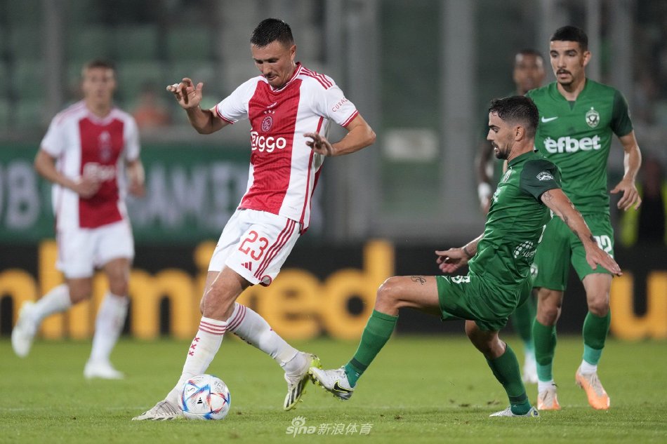 瞠目结舌的 瞠目结舌的